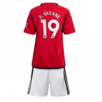 Manchester United Raphael Varane #19 Domáci Detský futbalový dres 2023-24 Krátky Rukáv (+ trenírky)